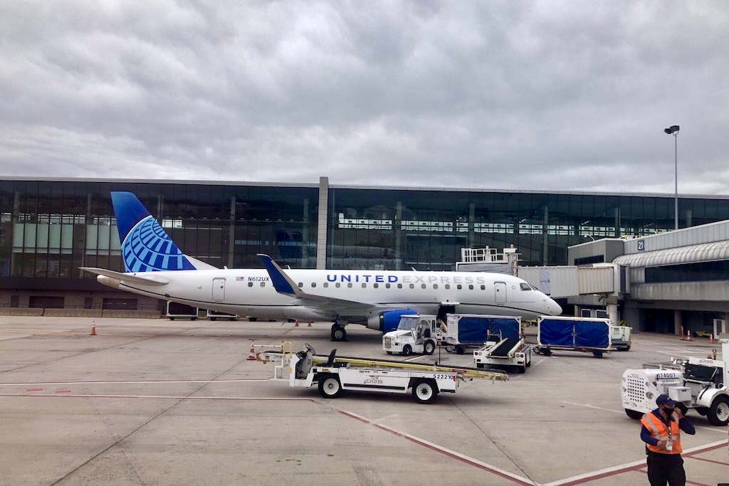 United E175 Hartford