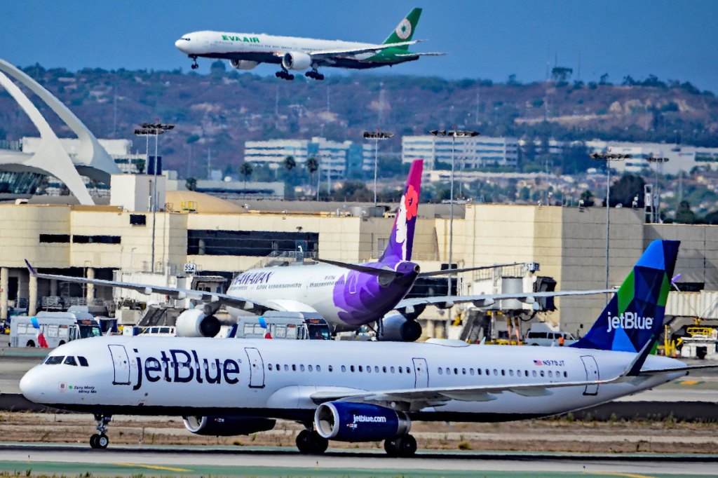 JetBlue and Hawaiian aircraft at LAX